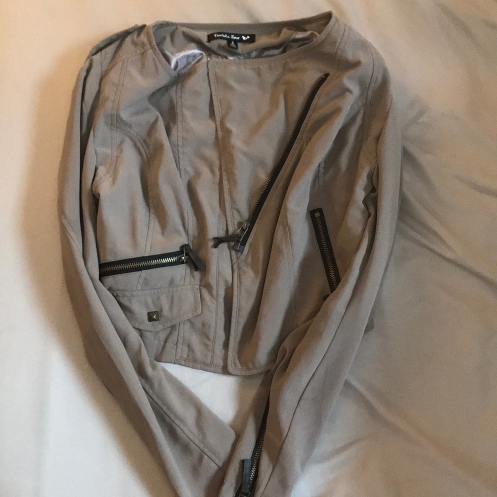 Jacket with padded shoulders